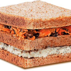 Sanduíche Ricota com Cenoura e Passas